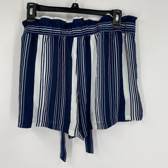 Hot Kisses Juniors Striped Pull On Shorts with Belt size 13 - Picture 3 of 4